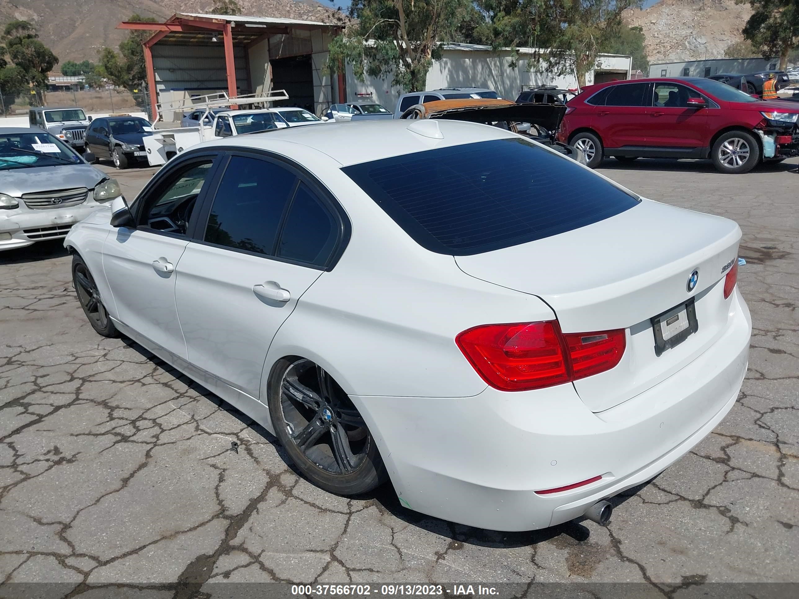 Photo 2 VIN: WBA3B1C55FK140270 - BMW 3ER 