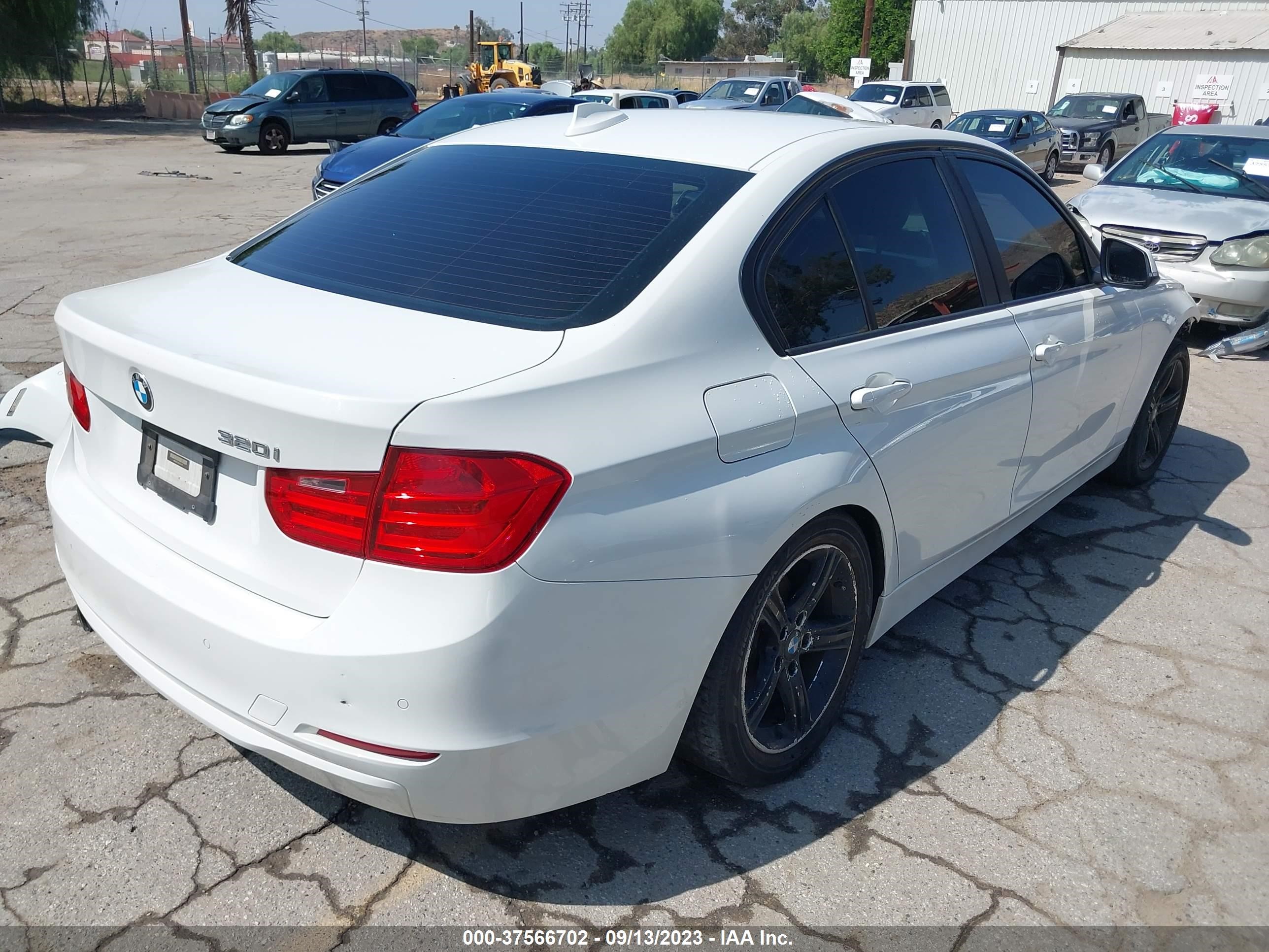 Photo 3 VIN: WBA3B1C55FK140270 - BMW 3ER 