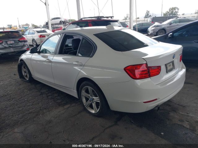 Photo 2 VIN: WBA3B1C56FK137409 - BMW 320I 