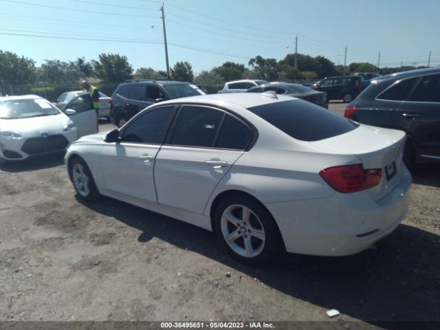 Photo 2 VIN: WBA3B1C56FK137555 - BMW 320I 