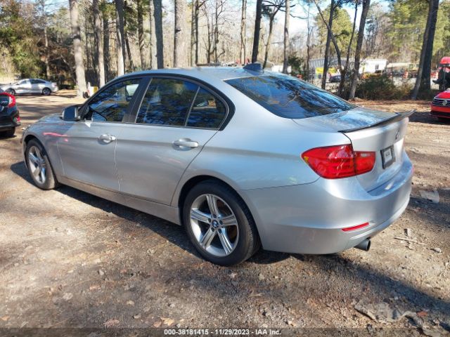 Photo 2 VIN: WBA3B1C56FP831231 - BMW 320I 