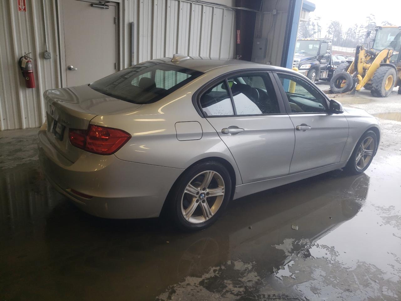 Photo 2 VIN: WBA3B1C57FK138438 - BMW 3ER 