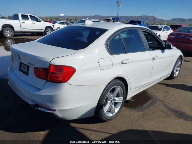 Photo 3 VIN: WBA3B1C59DF462030 - BMW 320I 