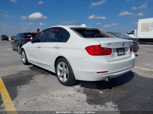 Photo 2 VIN: WBA3B1C59FK138800 - BMW 320I 