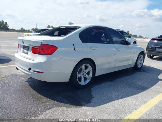 Photo 3 VIN: WBA3B1C59FK138800 - BMW 320I 