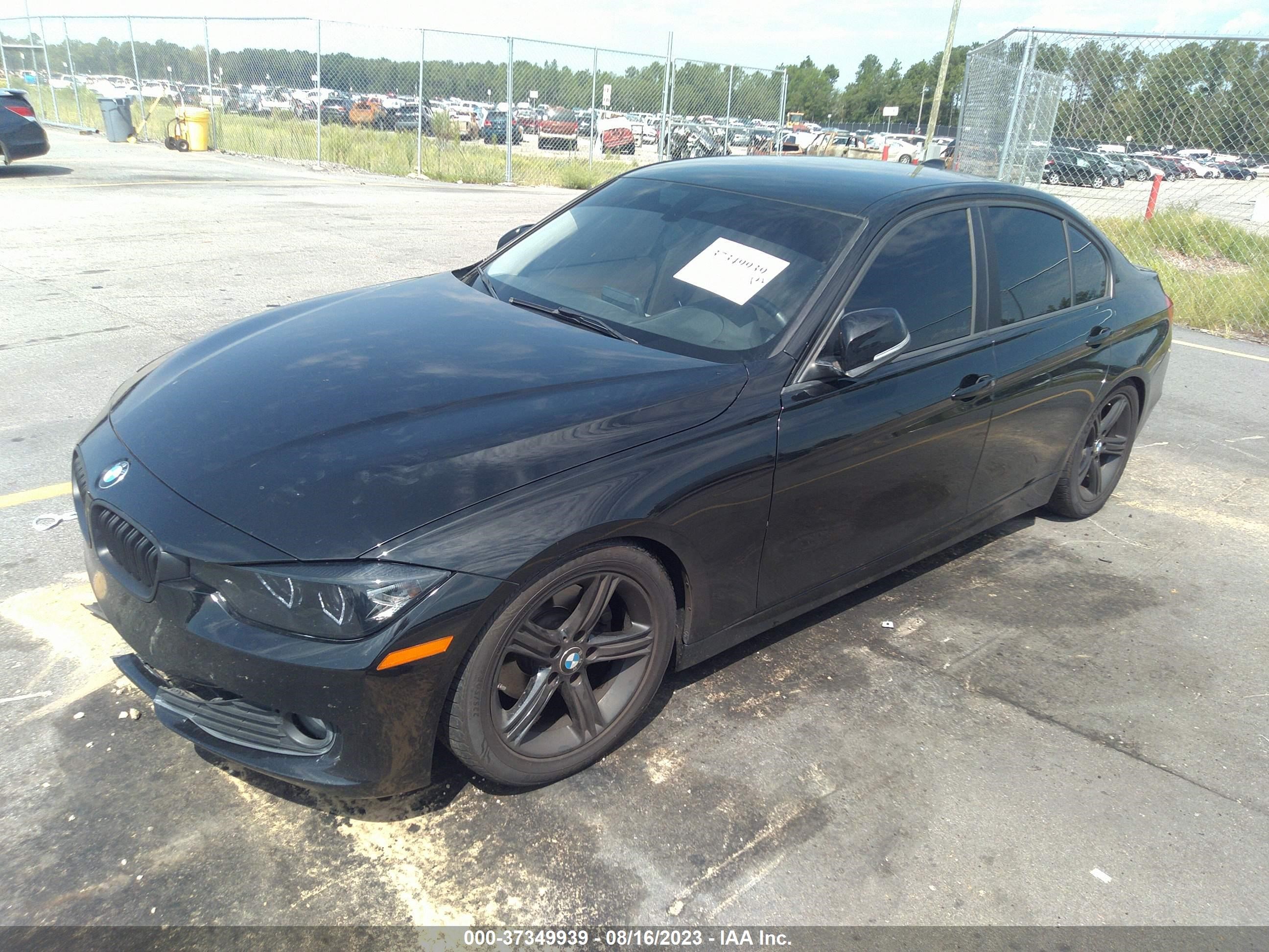 Photo 1 VIN: WBA3B1C59FP681244 - BMW 320I 