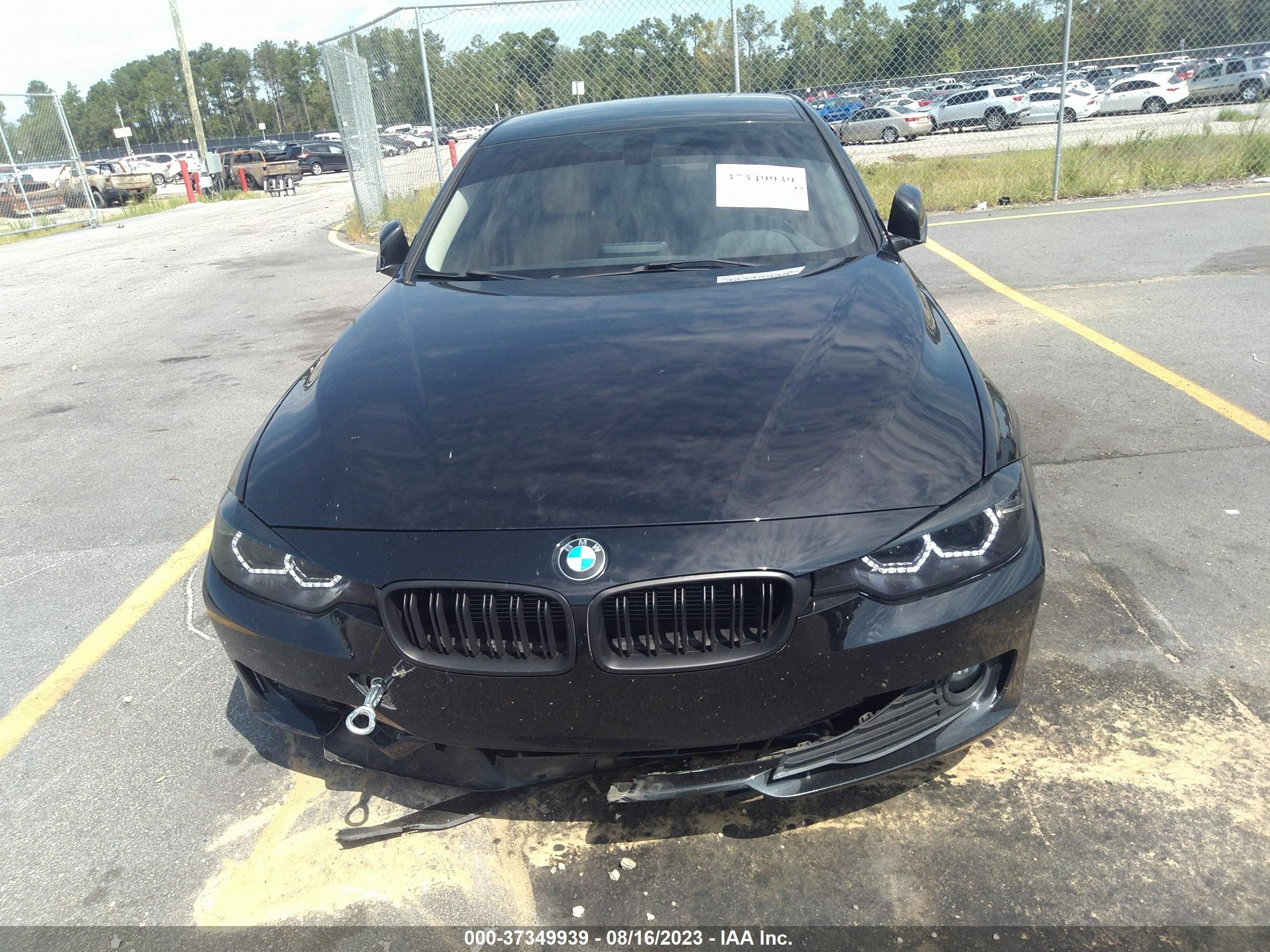 Photo 11 VIN: WBA3B1C59FP681244 - BMW 320I 