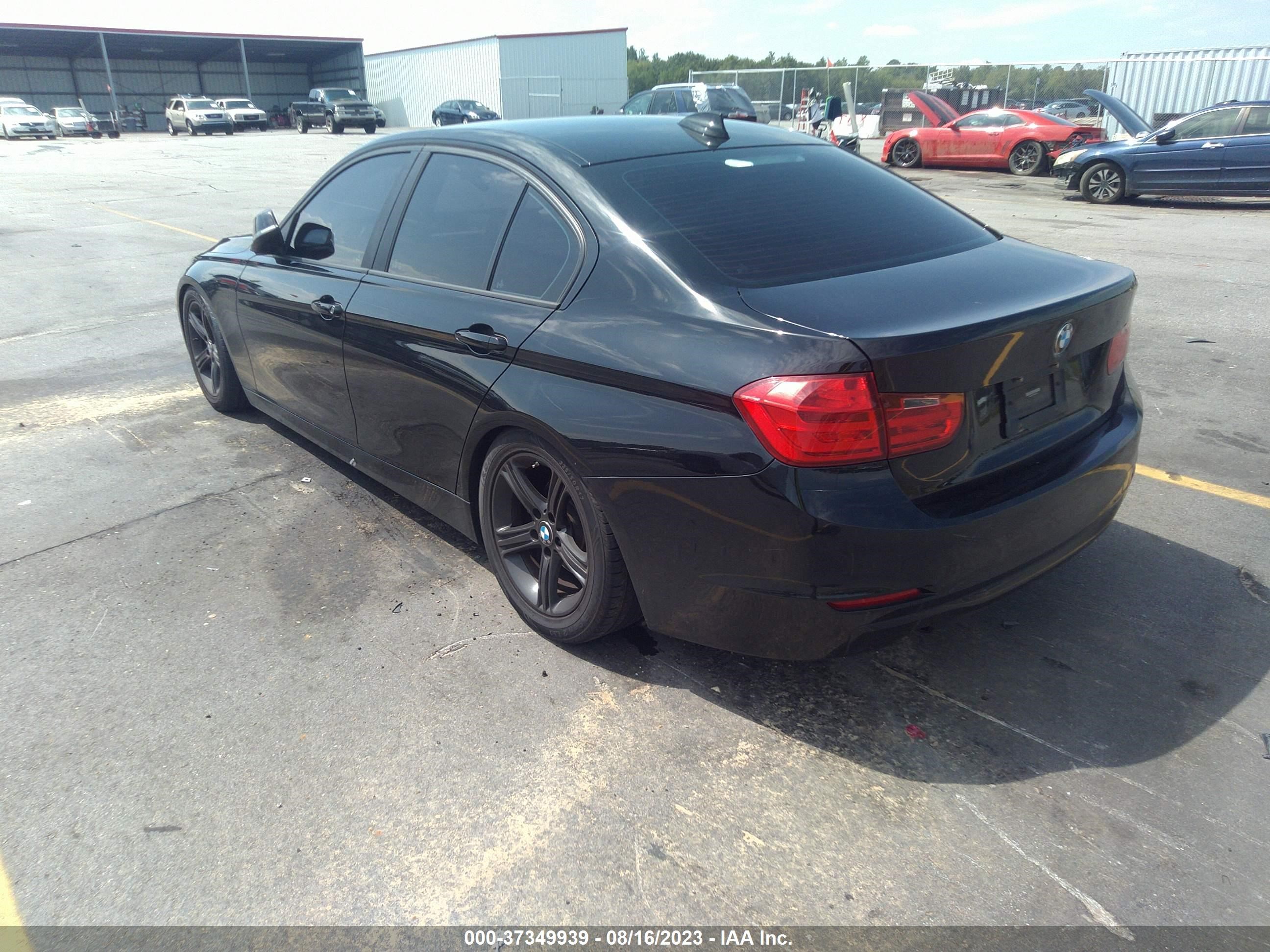 Photo 2 VIN: WBA3B1C59FP681244 - BMW 320I 