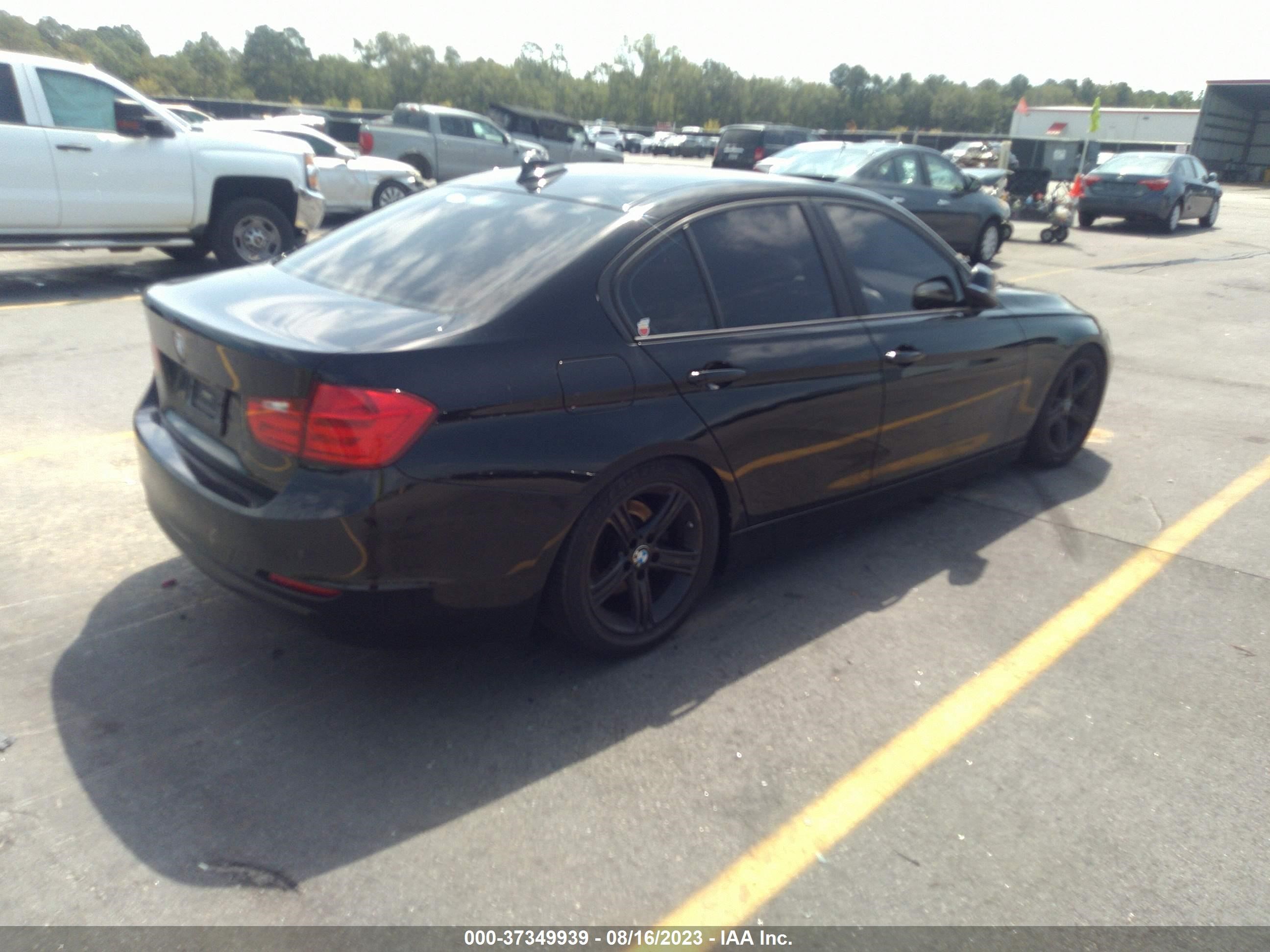 Photo 3 VIN: WBA3B1C59FP681244 - BMW 320I 