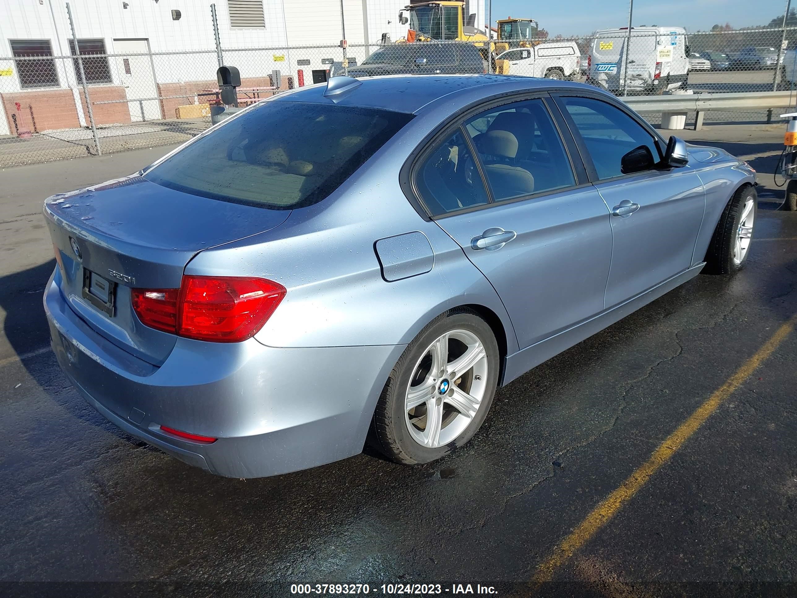 Photo 3 VIN: WBA3B1G51ENS81294 - BMW 3ER 