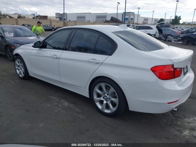 Photo 2 VIN: WBA3B1G56FNT06689 - BMW 3 SERIES 