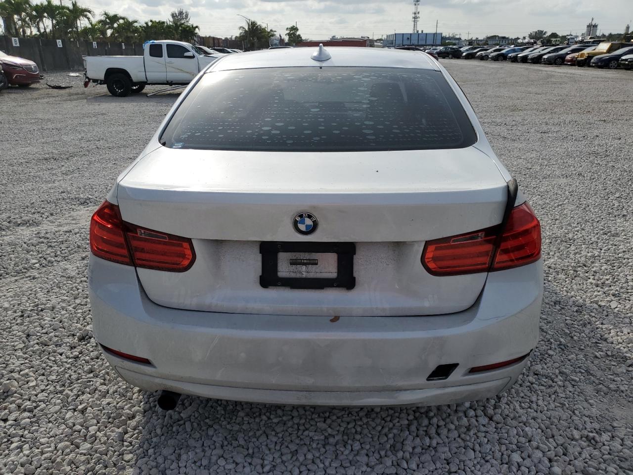 Photo 5 VIN: WBA3B1G58ENS77789 - BMW 3ER 