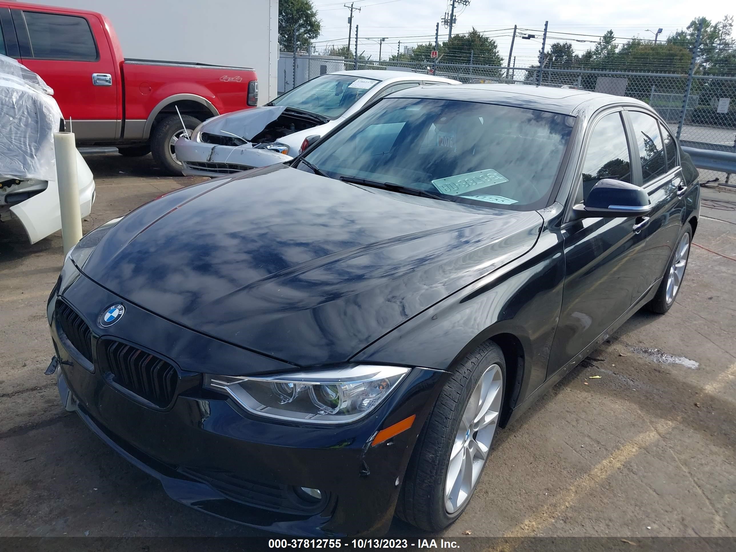 Photo 1 VIN: WBA3B1G5XENS77812 - BMW 3ER 