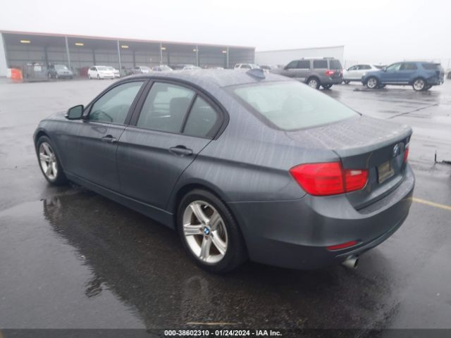 Photo 2 VIN: WBA3B1G5XFNT02127 - BMW 320I 