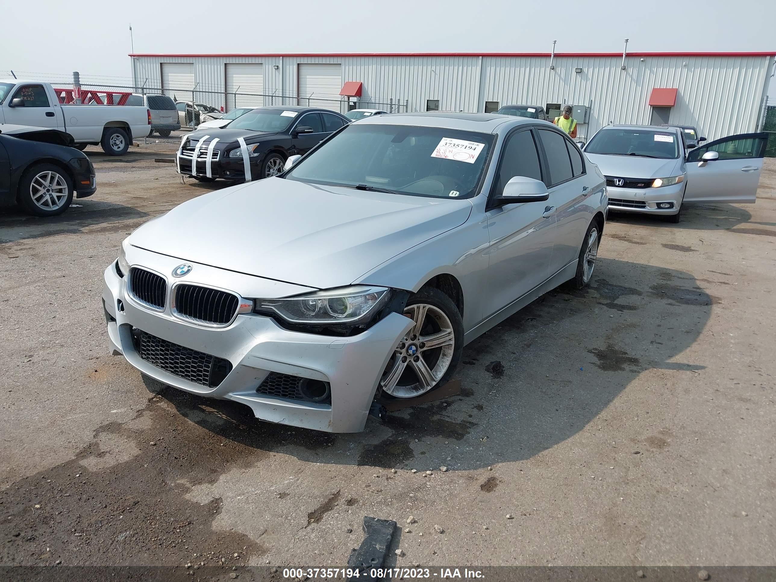 Photo 1 VIN: WBA3B1G5XFNT03990 - BMW 3ER 