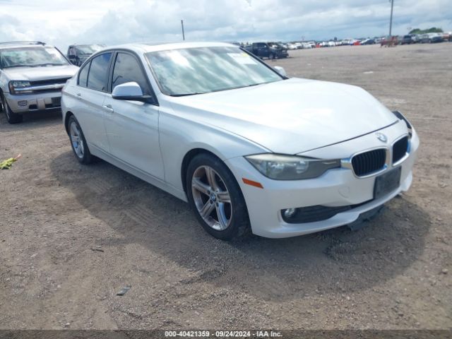 Photo 0 VIN: WBA3B1G5XFNT04153 - BMW 320I 