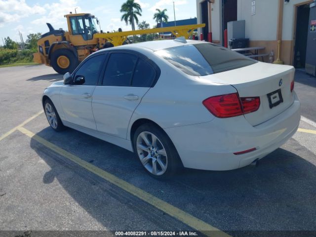 Photo 2 VIN: WBA3B1G5XFNT07439 - BMW 320I 