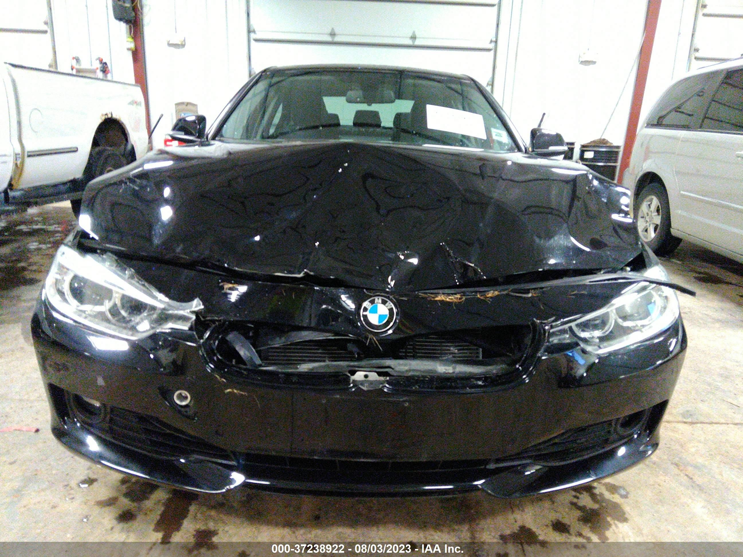 Photo 11 VIN: WBA3B3C52EJ977915 - BMW 3 SERIES 