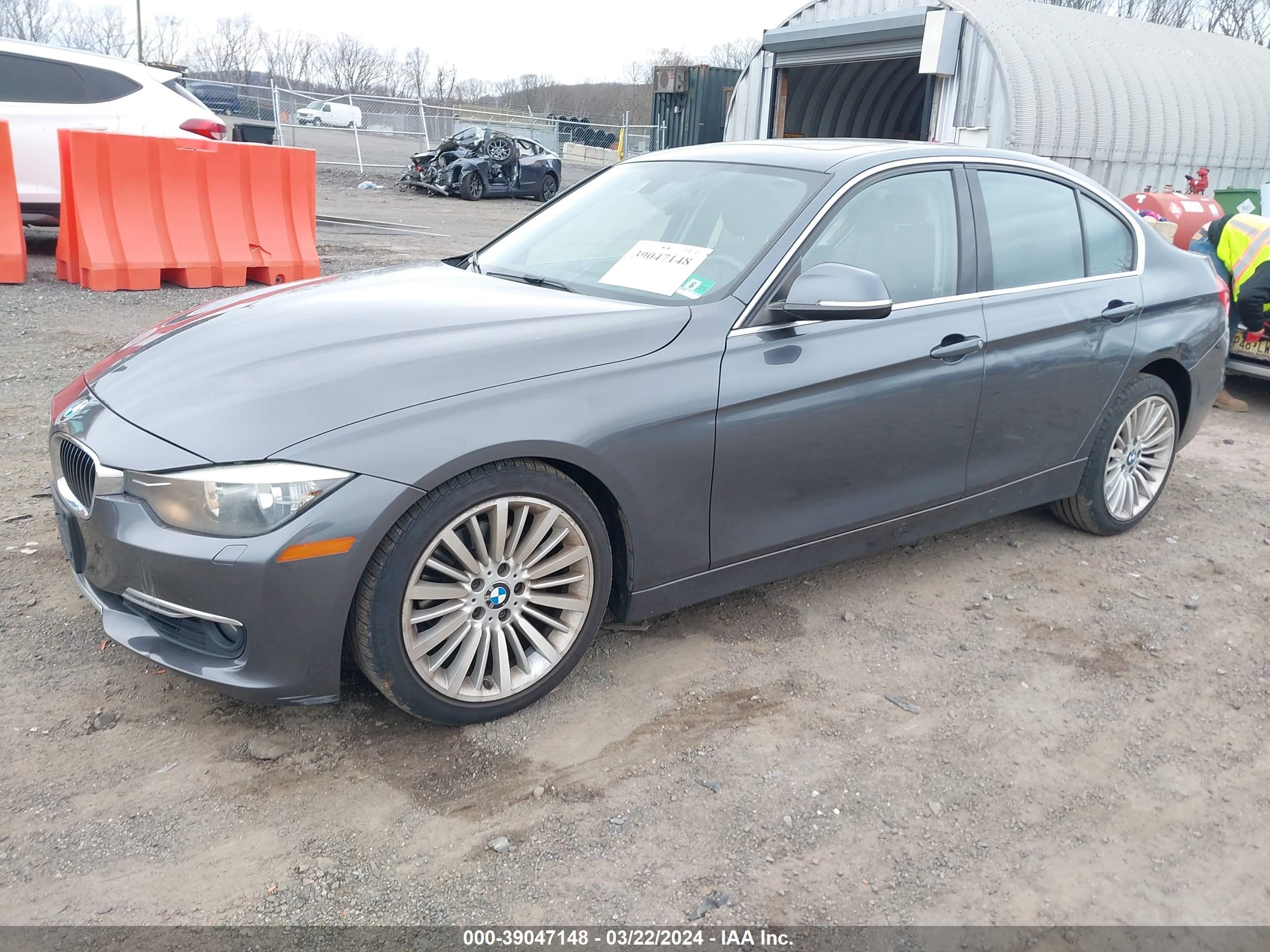 Photo 1 VIN: WBA3B3C53DF532634 - BMW 3ER 