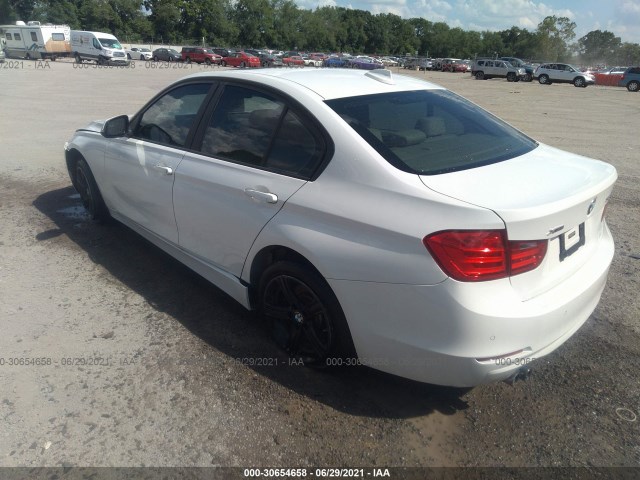 Photo 2 VIN: WBA3B3C55FF547381 - BMW 3 