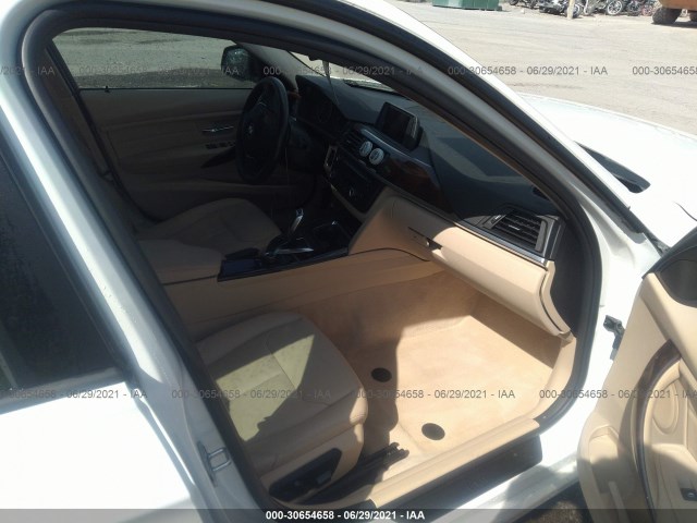 Photo 4 VIN: WBA3B3C55FF547381 - BMW 3 