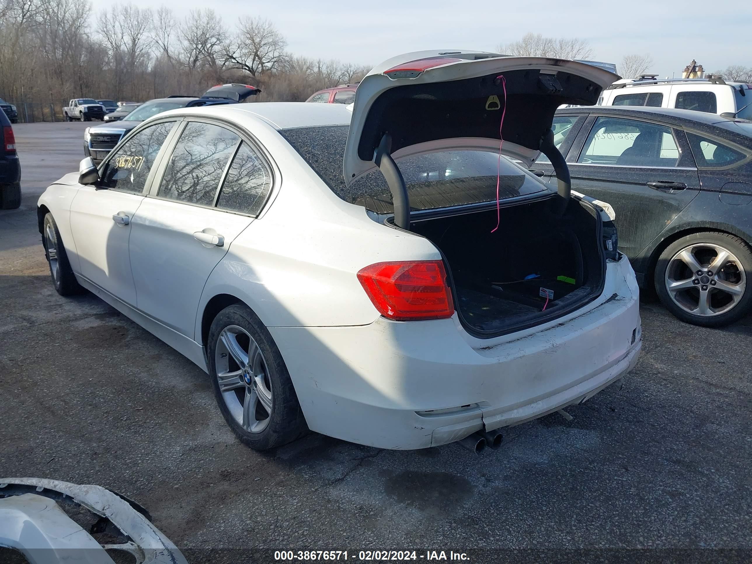 Photo 2 VIN: WBA3B3C57DF530918 - BMW 3ER 