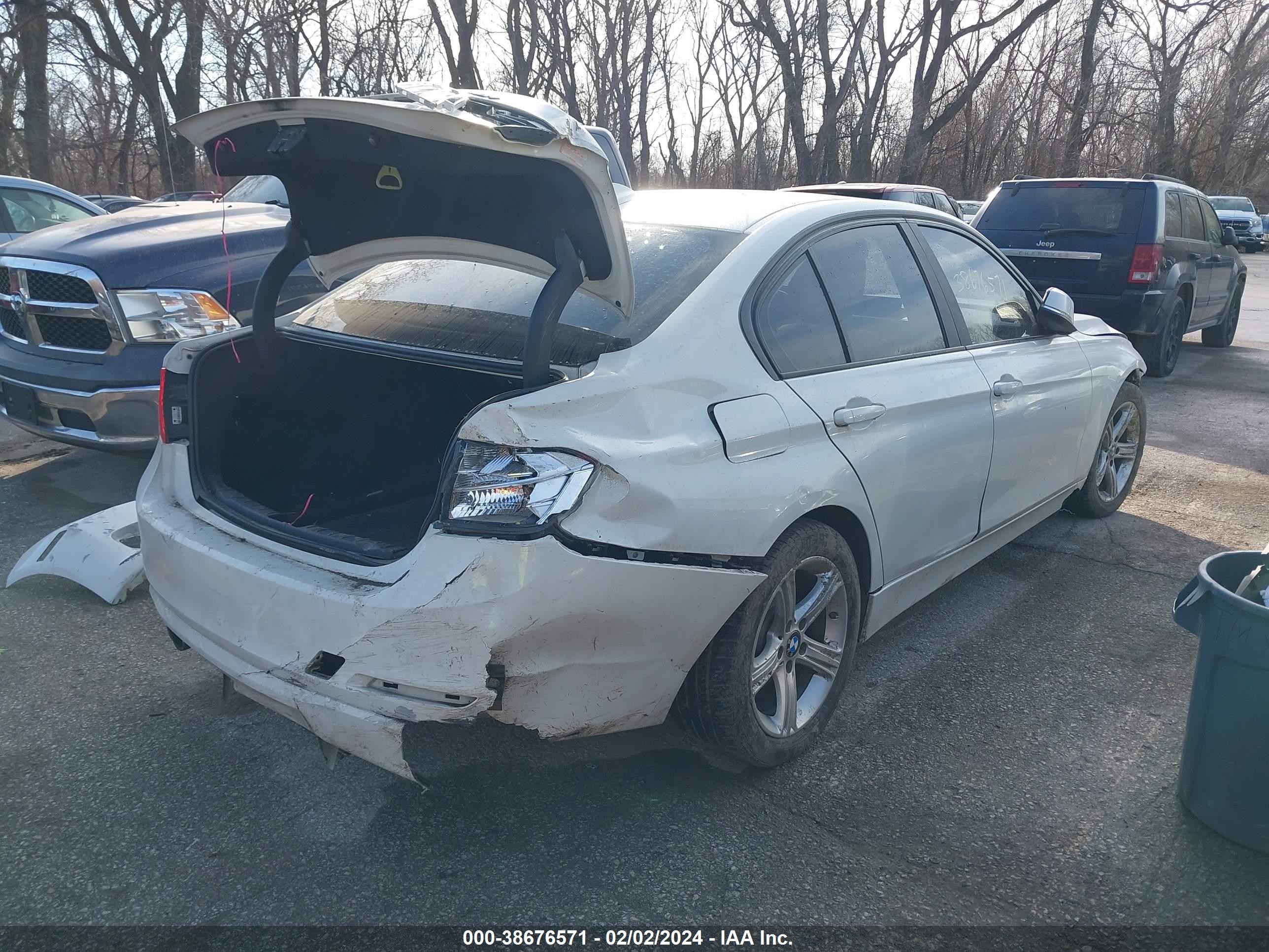 Photo 3 VIN: WBA3B3C57DF530918 - BMW 3ER 