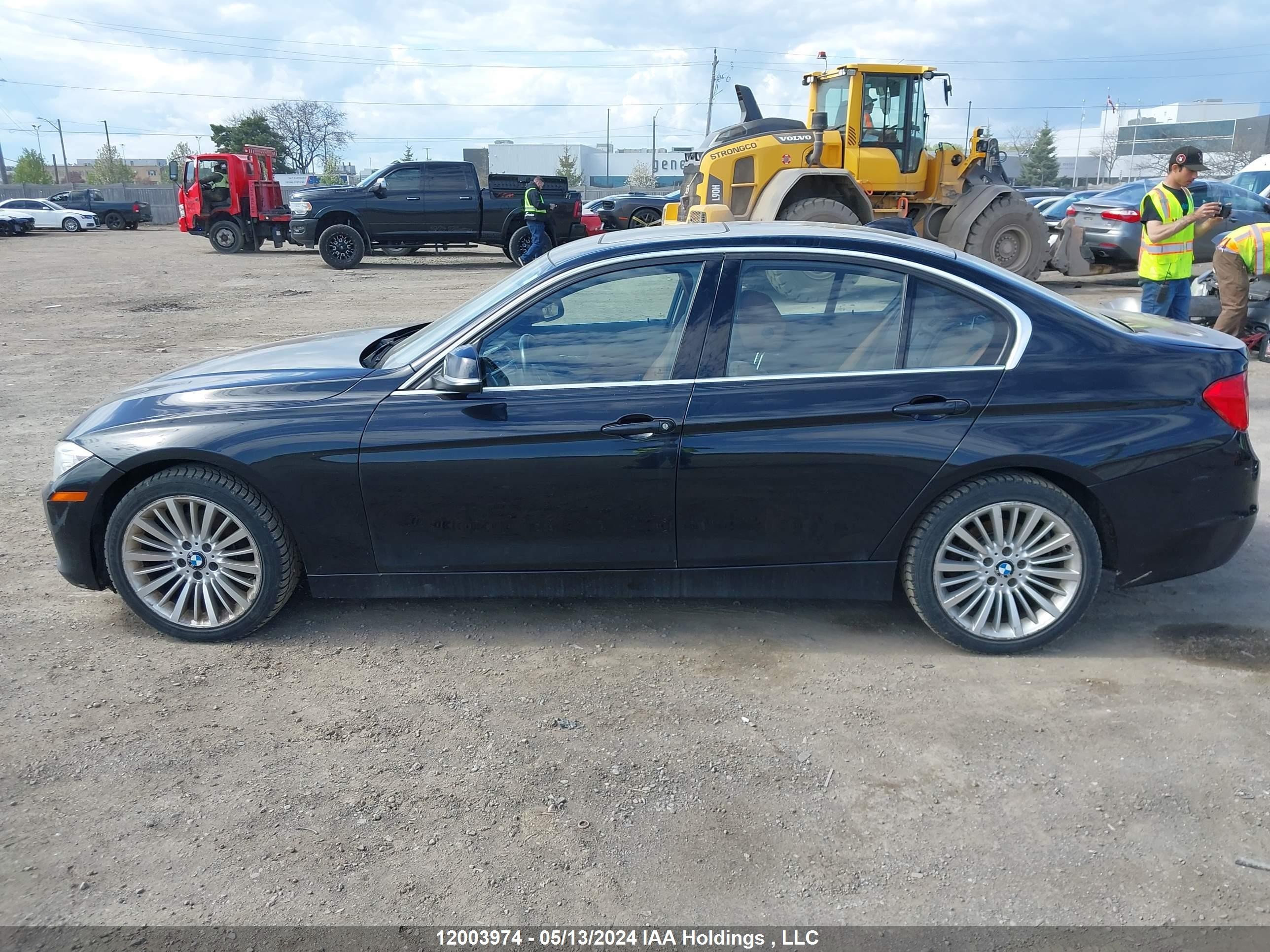 Photo 13 VIN: WBA3B3G51ENR83577 - BMW 3ER 