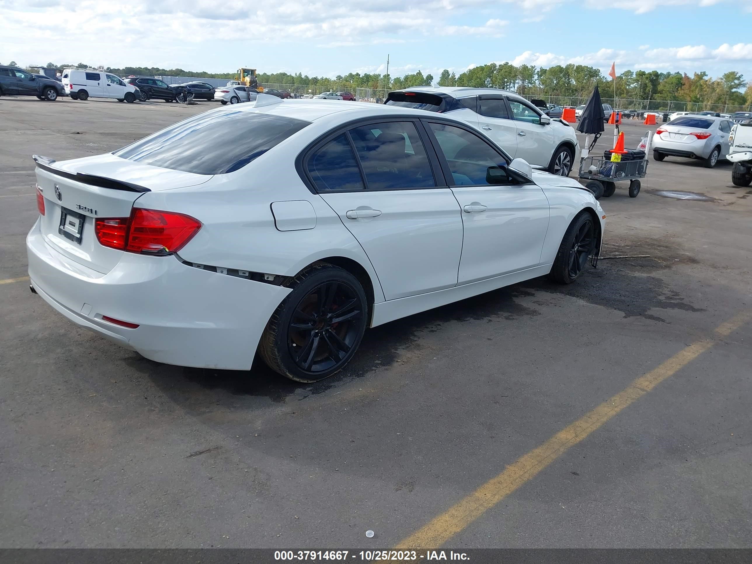 Photo 3 VIN: WBA3B3G56DNR80558 - BMW 3ER 