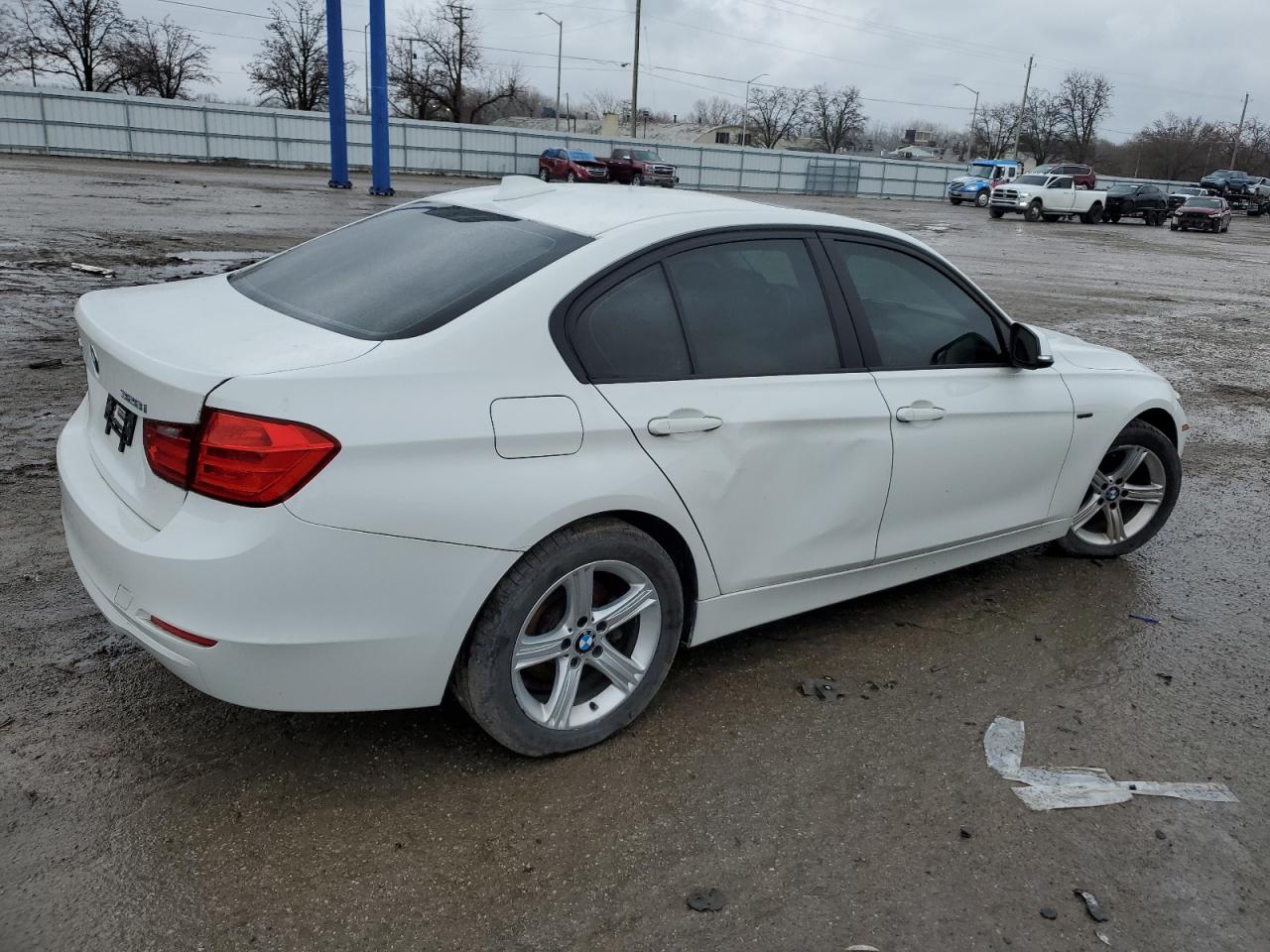 Photo 2 VIN: WBA3B3G5XENR83612 - BMW 3ER 