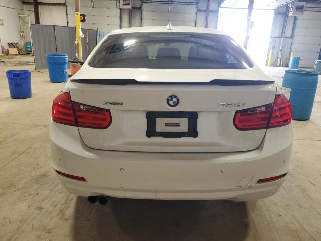 Photo 5 VIN: WBA3B3G5XFNT68687 - BMW 3 SERIES 