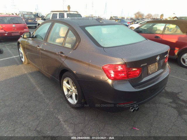 Photo 2 VIN: WBA3B5C51FP653686 - BMW 3 