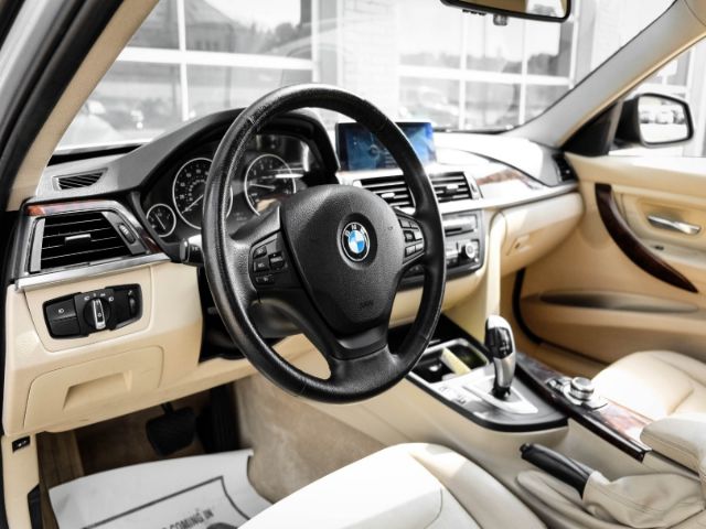 Photo 9 VIN: WBA3B5C52DF595848 - BMW 3 SERIES 