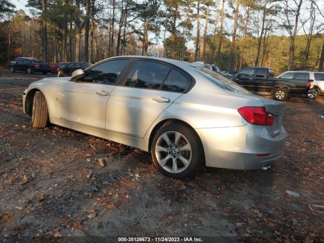 Photo 2 VIN: WBA3B5C52FF962850 - BMW 328I 