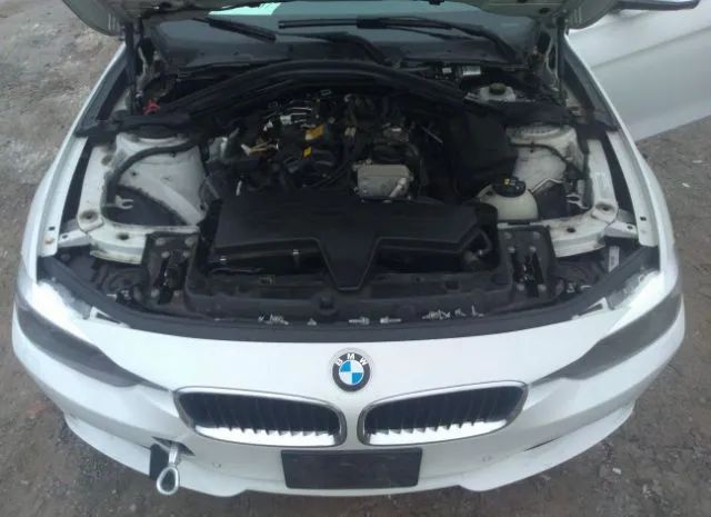 Photo 9 VIN: WBA3B5C54FF959710 - BMW 3 SERIES 