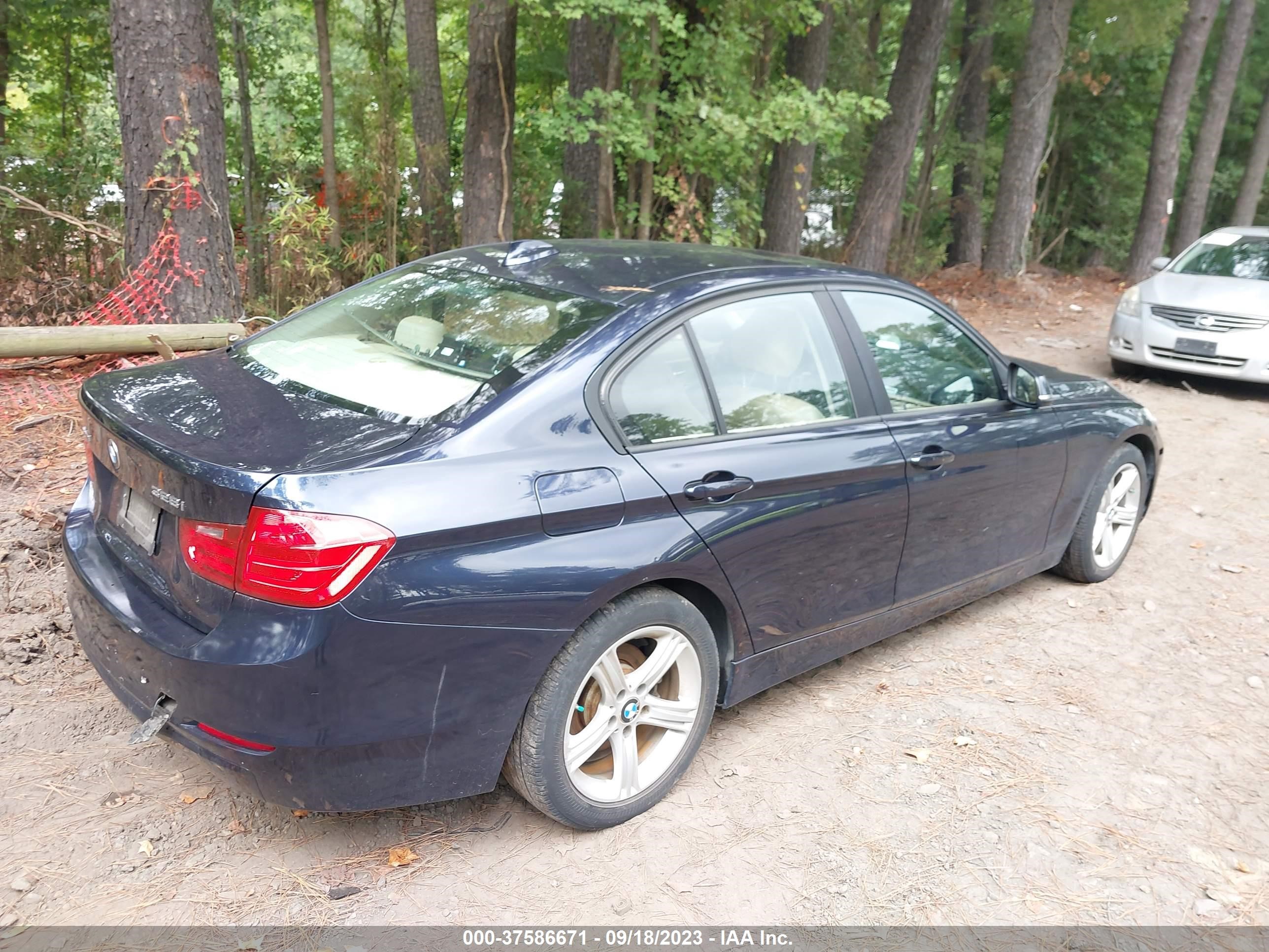 Photo 3 VIN: WBA3B5C5XEP543136 - BMW 3ER 