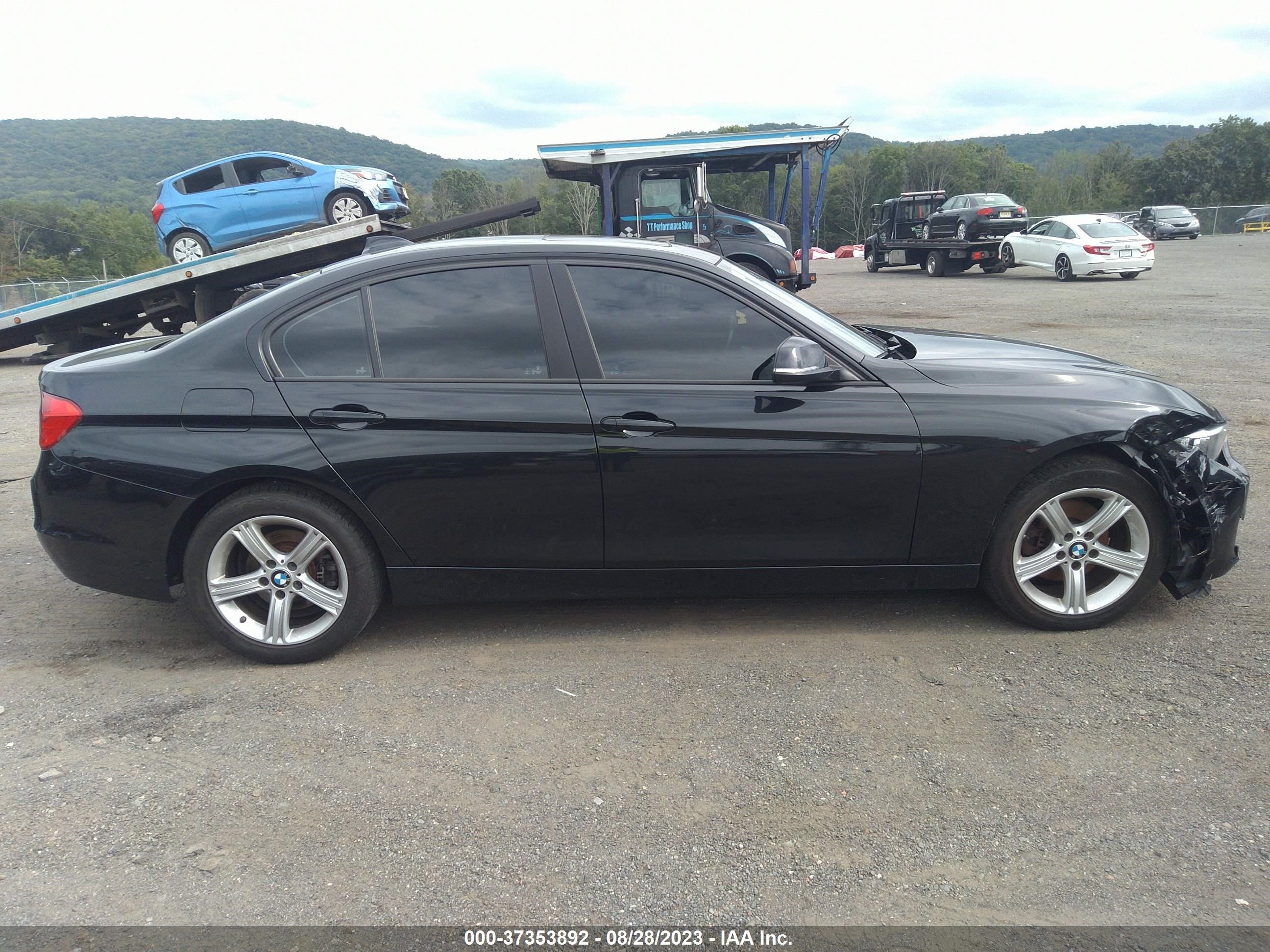 Photo 12 VIN: WBA3B5C5XFF960506 - BMW 3ER 