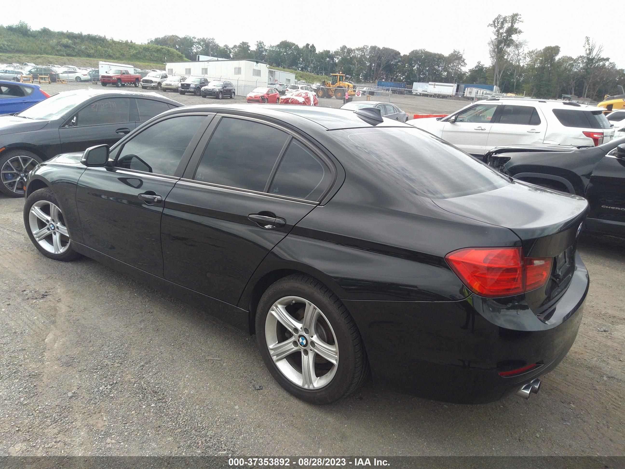 Photo 2 VIN: WBA3B5C5XFF960506 - BMW 3ER 