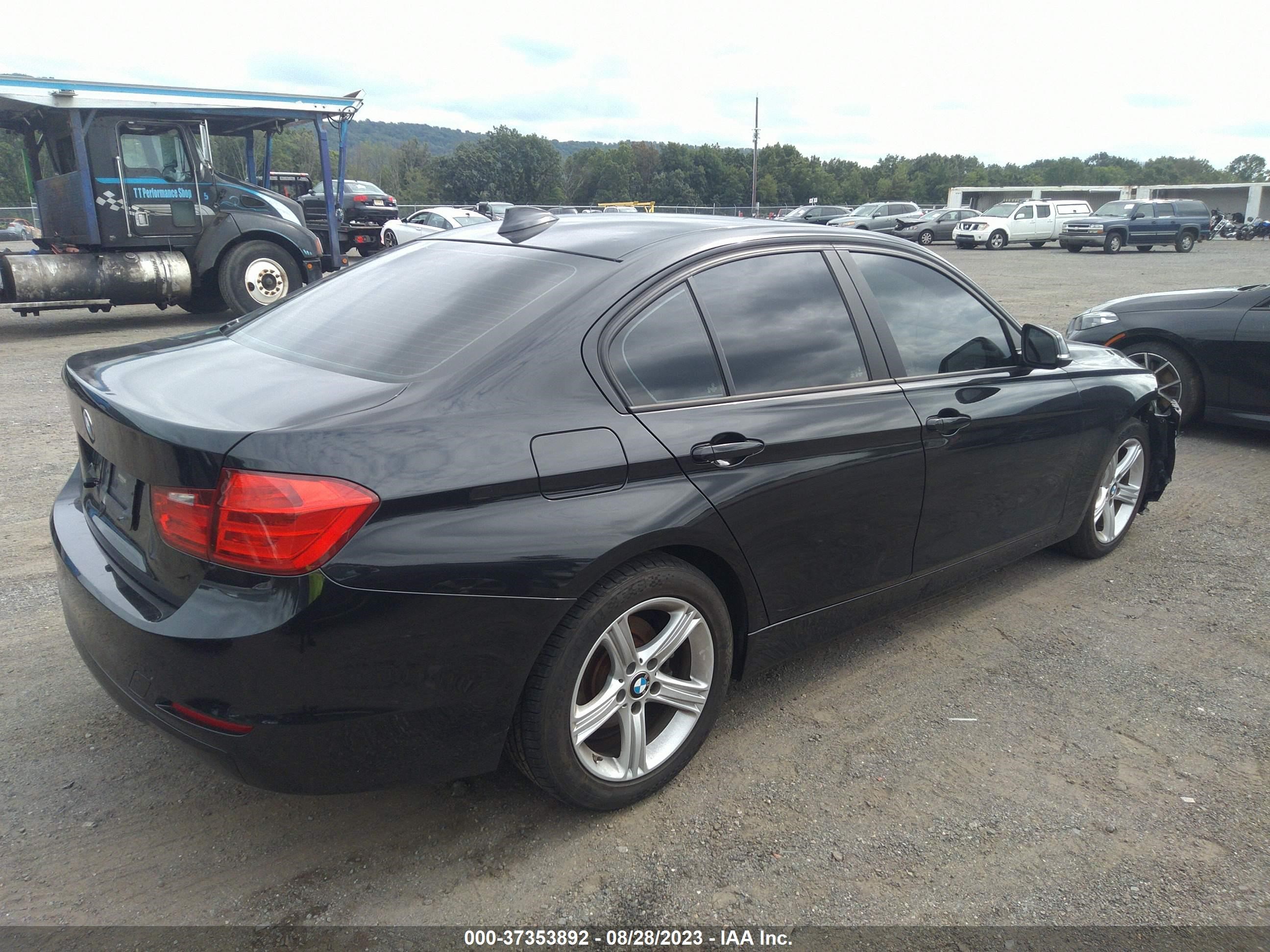 Photo 3 VIN: WBA3B5C5XFF960506 - BMW 3ER 