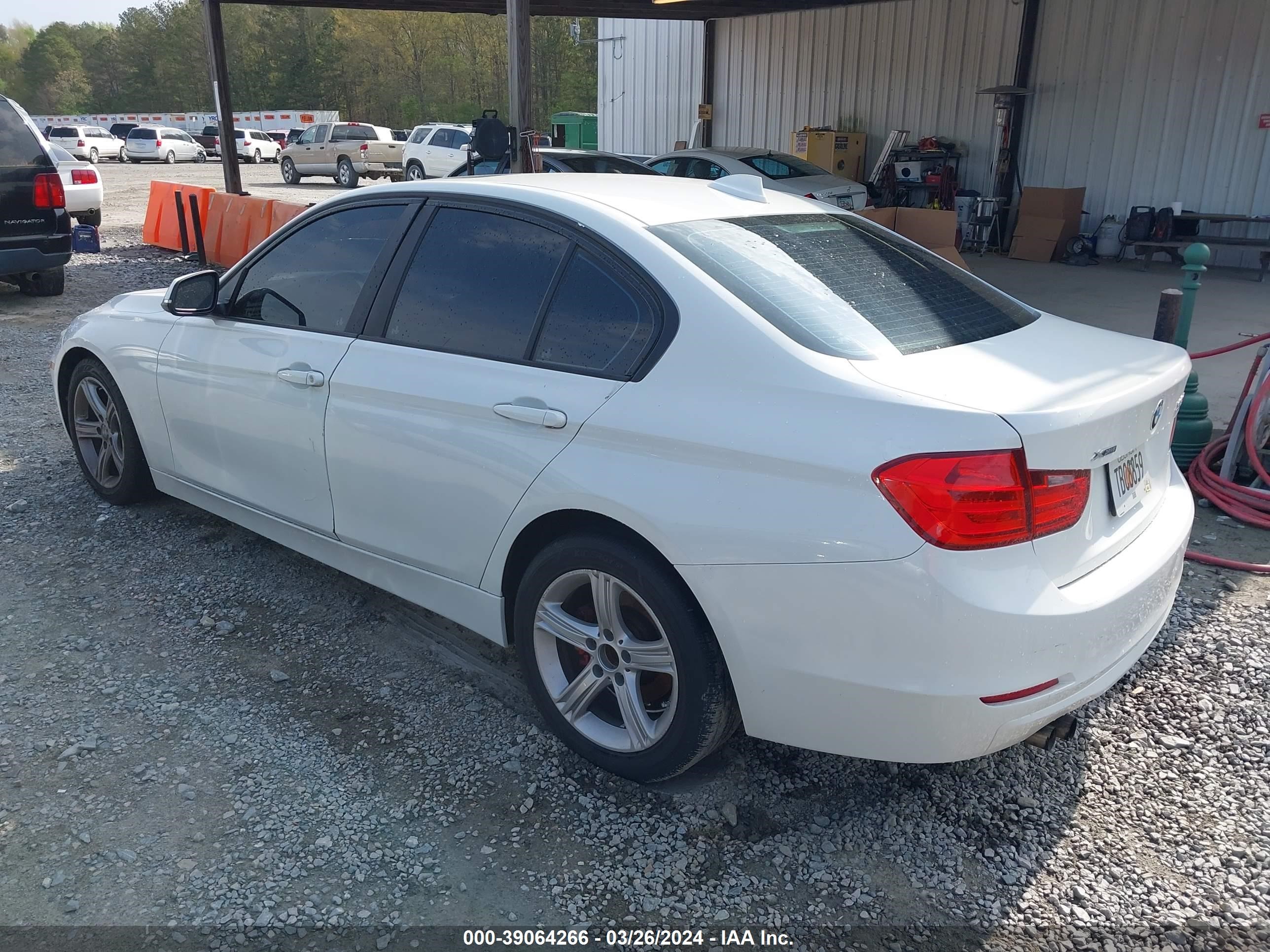 Photo 2 VIN: WBA3B5G50ENS07677 - BMW 3ER 