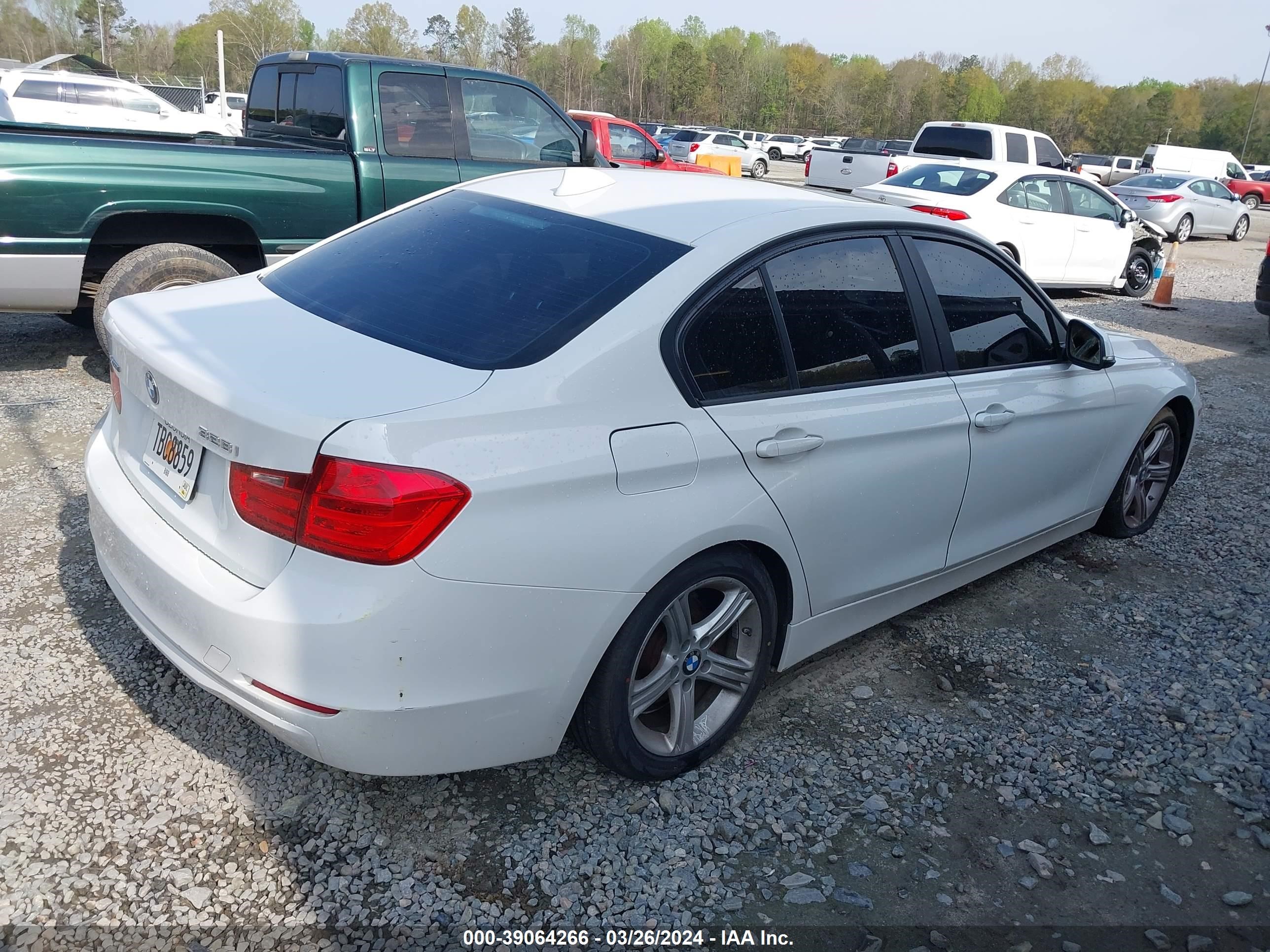 Photo 3 VIN: WBA3B5G50ENS07677 - BMW 3ER 