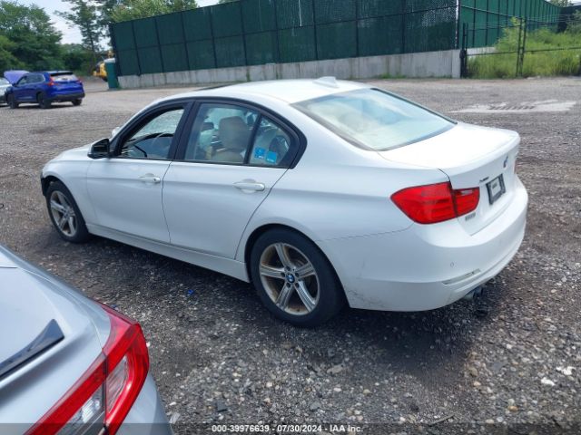 Photo 2 VIN: WBA3B5G50FNS18230 - BMW 328I 