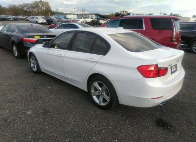 Photo 2 VIN: WBA3B5G54FNS18120 - BMW 3 SERIES 