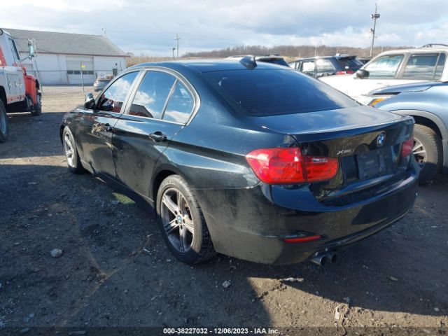 Photo 2 VIN: WBA3B5G57DNP41001 - BMW 3 SERIES 