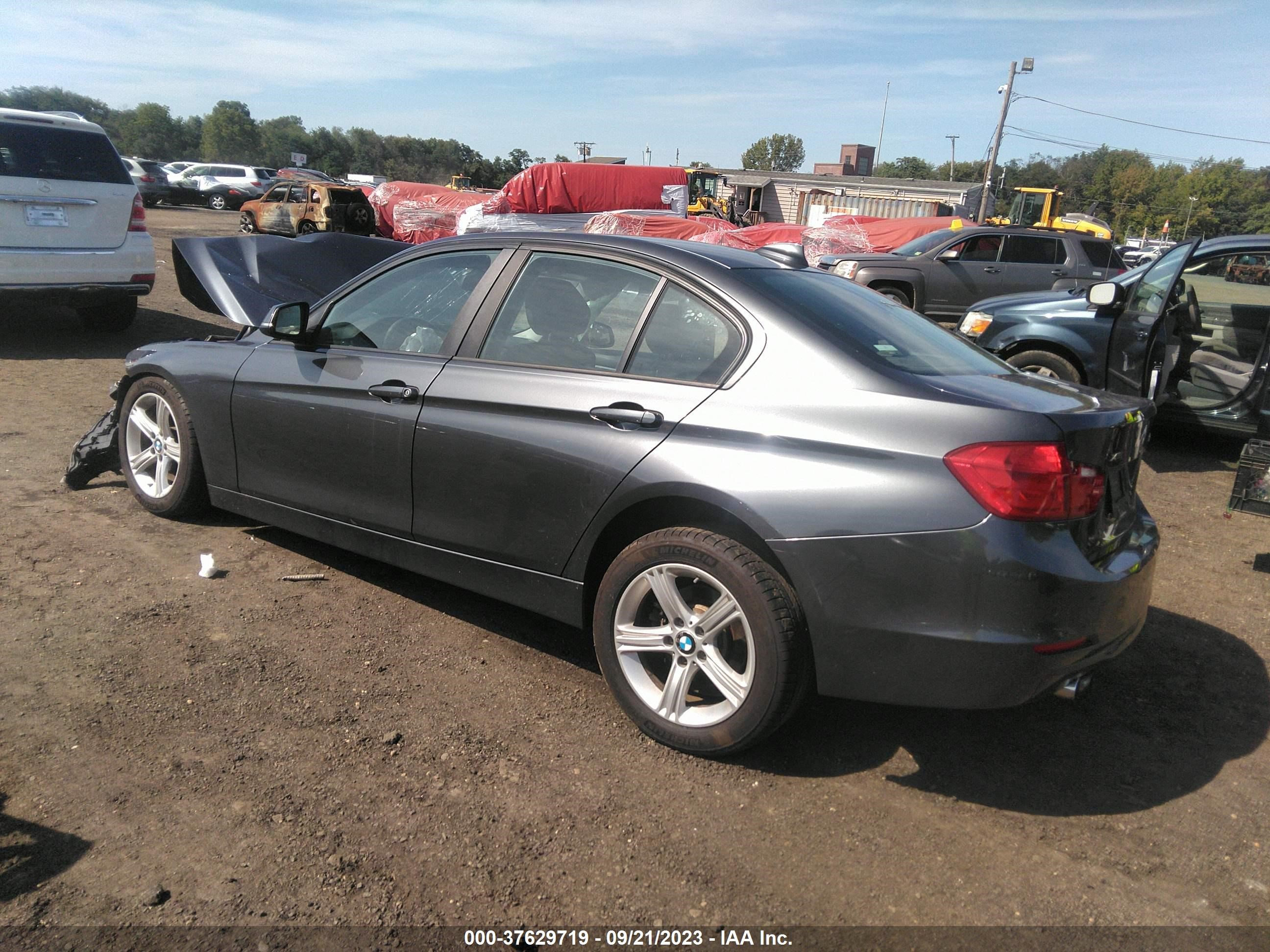 Photo 2 VIN: WBA3B5G57ENS09085 - BMW 3ER 