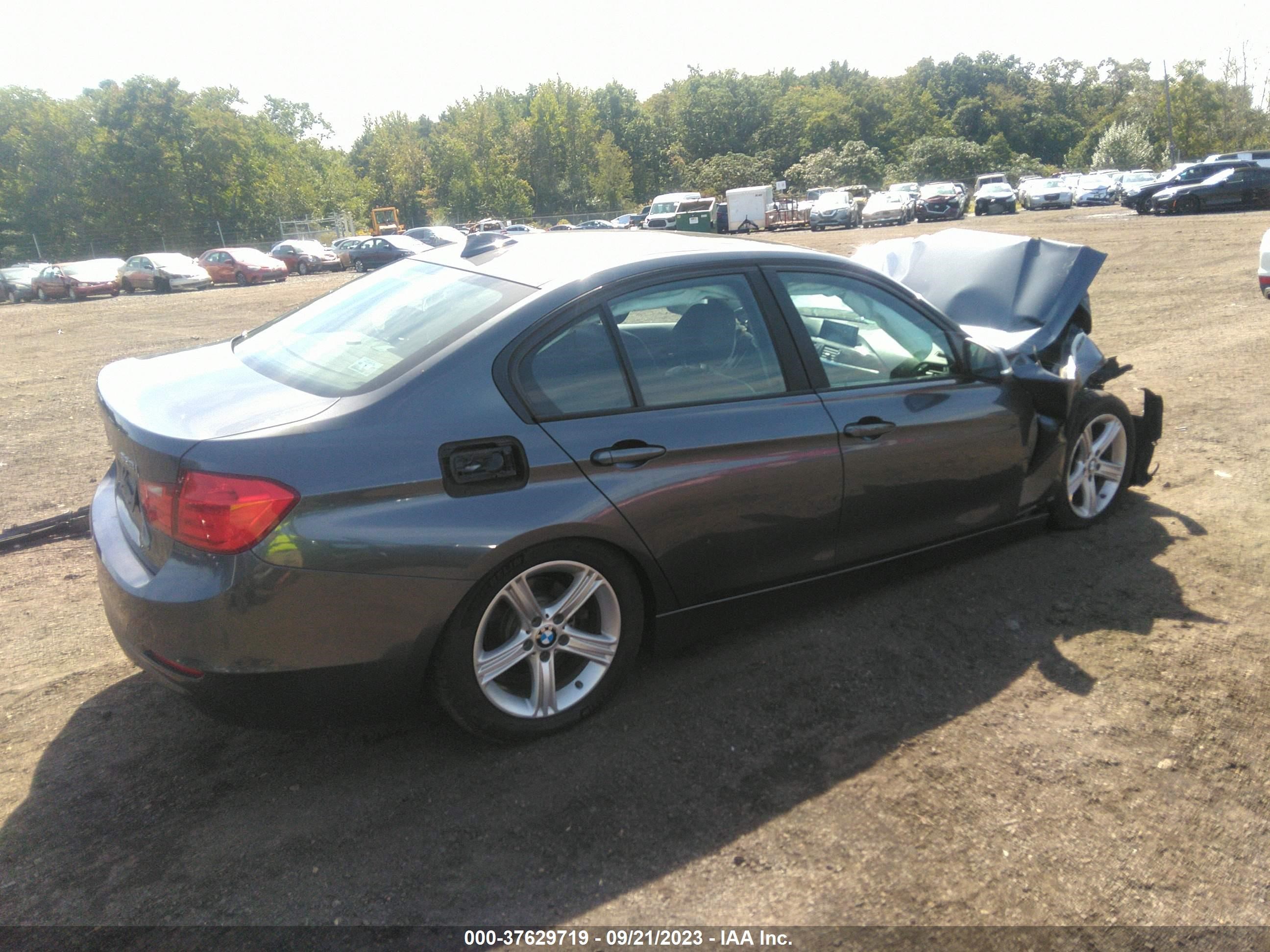 Photo 3 VIN: WBA3B5G57ENS09085 - BMW 3ER 