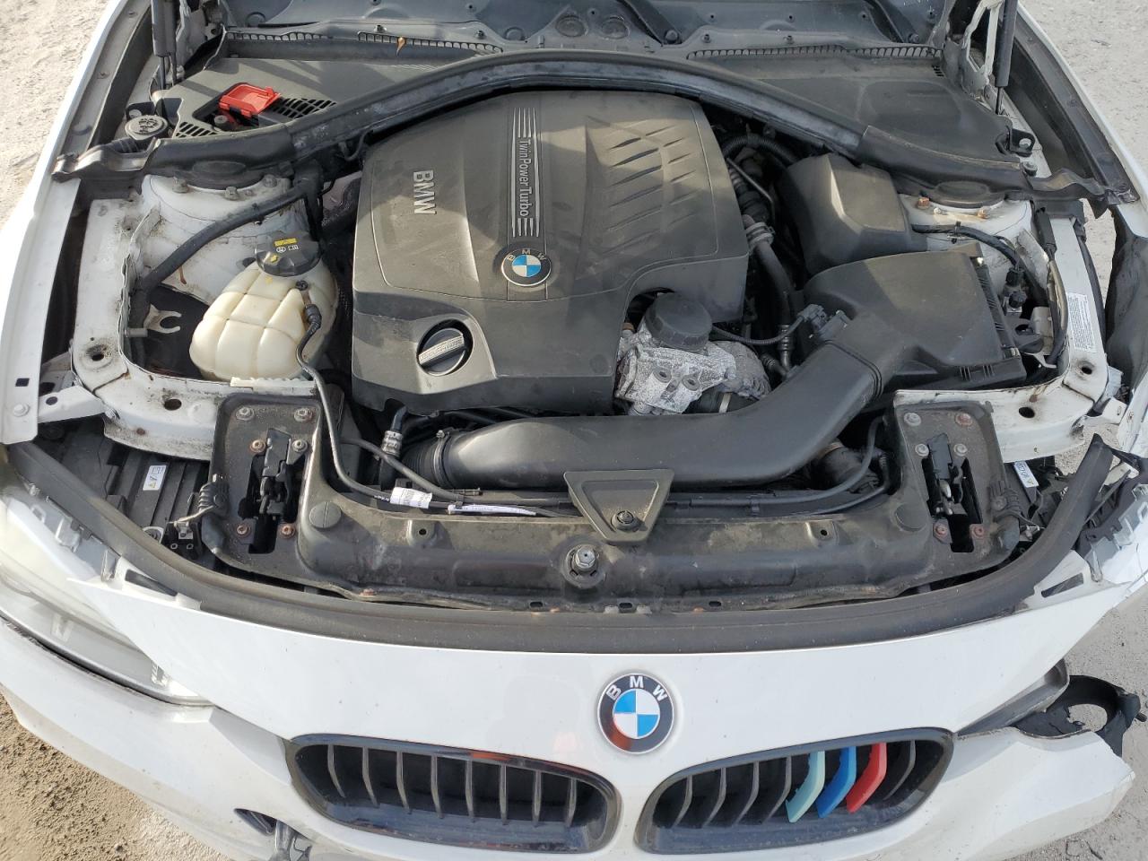 Photo 10 VIN: WBA3B9C58FF801703 - BMW 3ER 