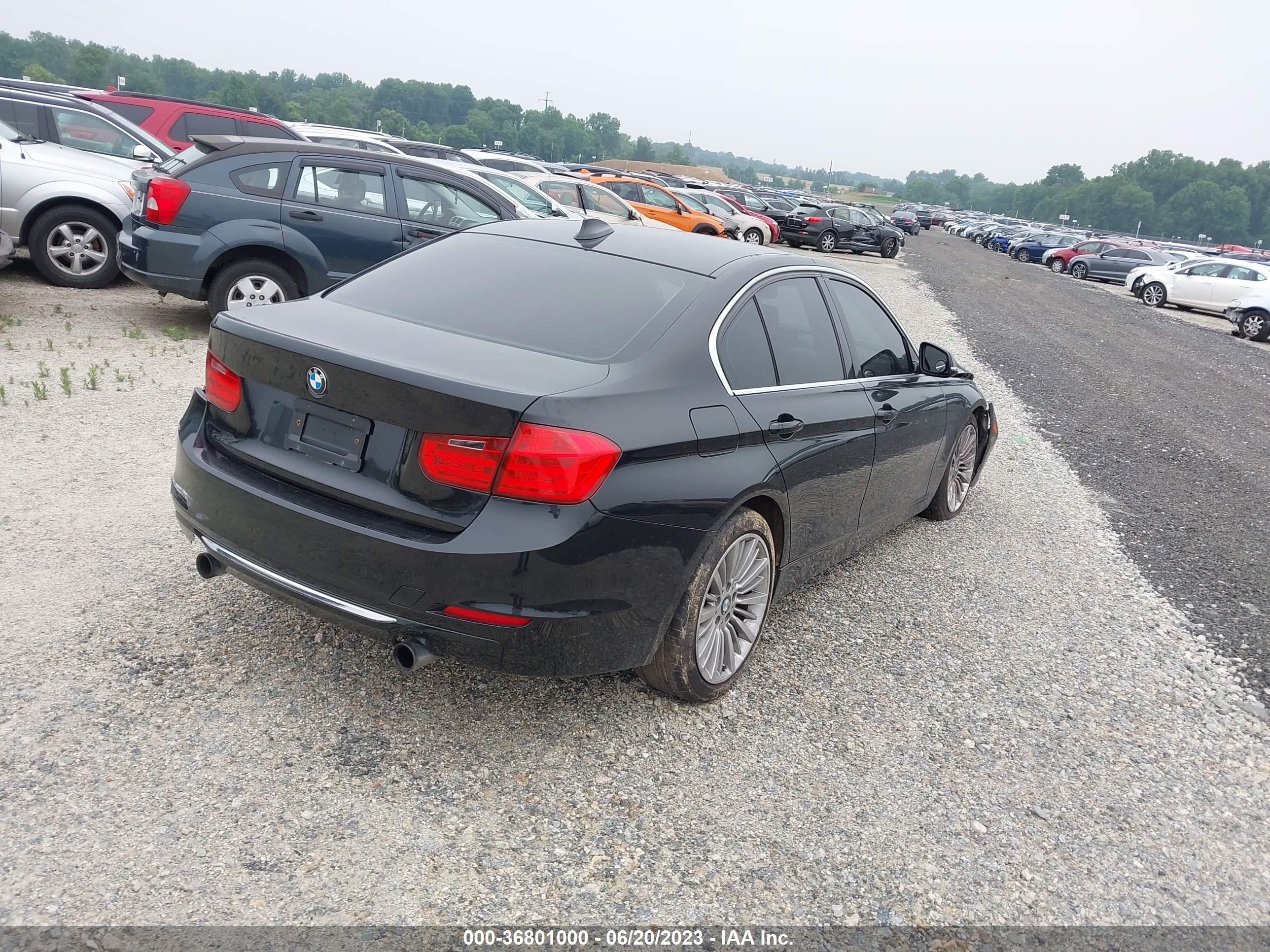 Photo 3 VIN: WBA3B9C5XDF585690 - BMW 3ER 