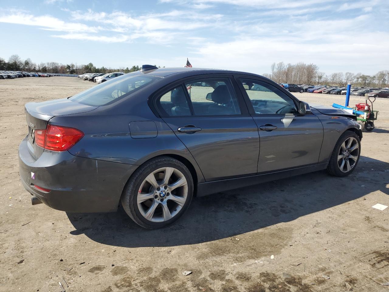 Photo 2 VIN: WBA3B9G56ENR91130 - BMW 3ER 