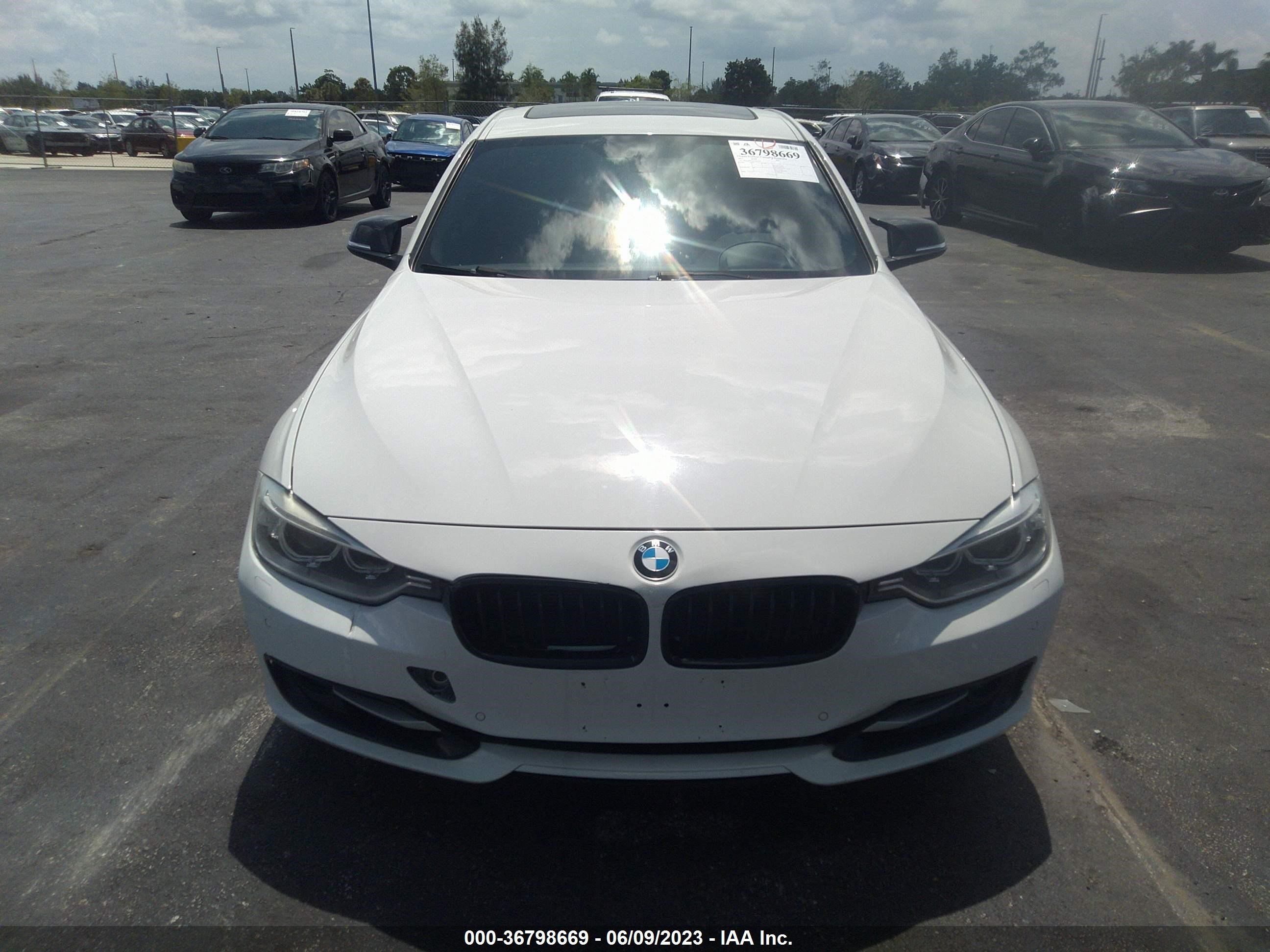 Photo 11 VIN: WBA3B9G56ENR91273 - BMW 3ER 